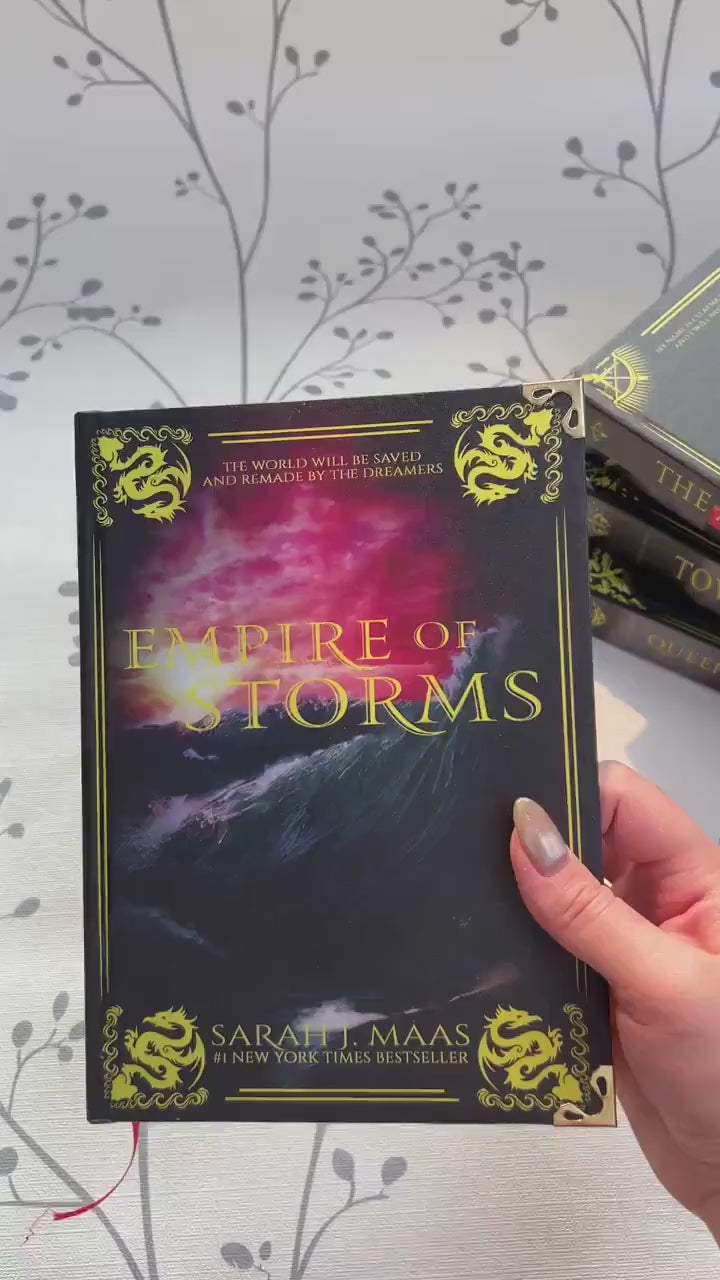 Throne of Glass Series – Sarah J. Maas Hardcover Fantasy Novels with Magic, Adventure & Epic Battles